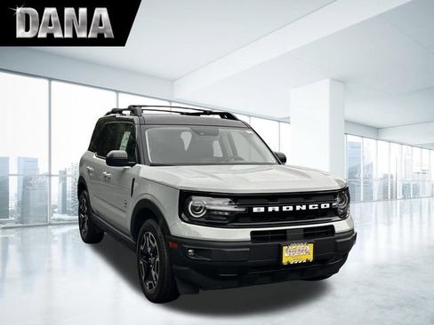 Certified 2023 Ford Bronco Sport Outer Banks w/ Tech Package AWD/4WD image 1