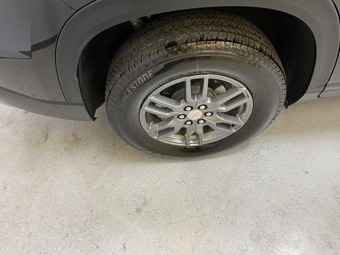 Used 2025 GMC Acadia Elevation image 13