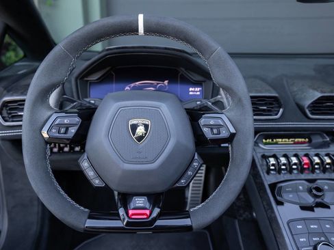 Used 2018 Lamborghini Huracan Performante image 56