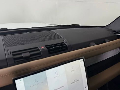 New 2026 Land Rover Defender 110 X-Dynamic SE image 27