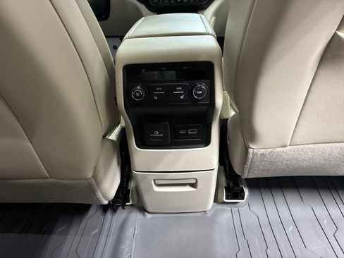 Used 2022 GMC Acadia Denali w/ Denali Ultimate Package AWD/4WD image 13