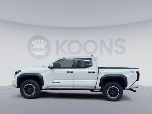 Used 2025 Toyota Tacoma TRD Off-Road image 2