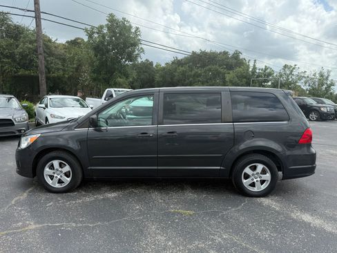 Used 2012 Volkswagen Routan S image 7