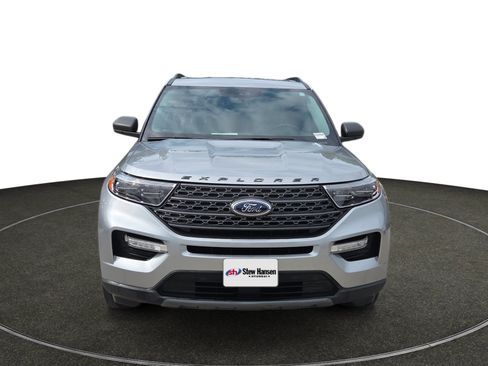 Used 2021 Ford Explorer XLT w/ Equipment Group 202A AWD/4WD image 9