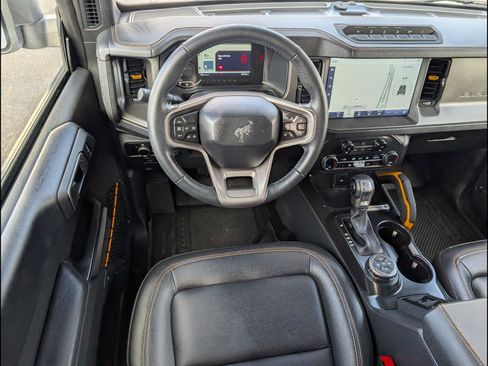 Used 2024 Ford Bronco Badlands image 8