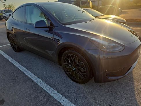 Used 2023 Tesla Model Y Long Range AWD/4WD image 2