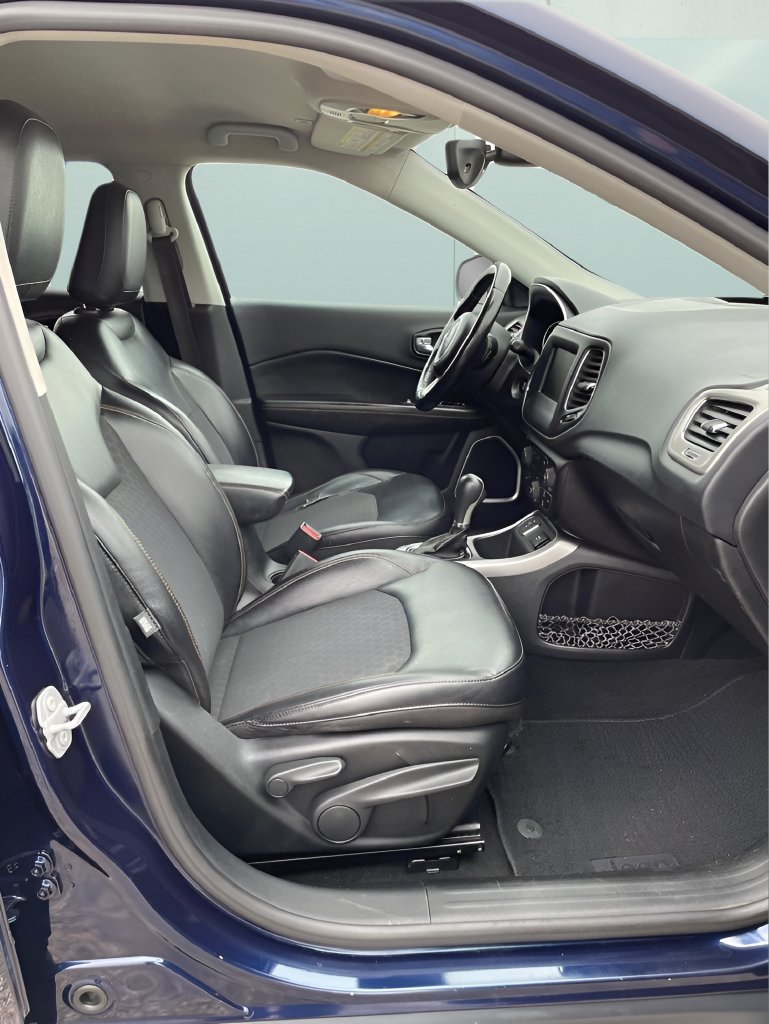 Used 2018 Jeep Compass Latitude w/ Popular Equipment Group FWD image 12