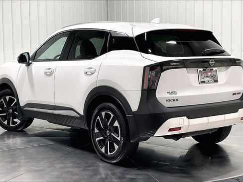 Used 2025 Nissan Kicks SR AWD/4WD image 12