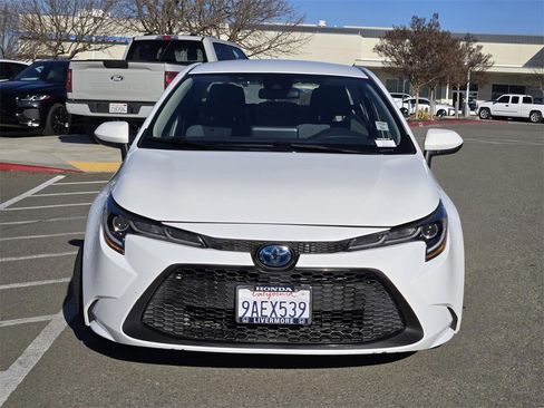 Used 2022 Toyota Corolla LE image 2