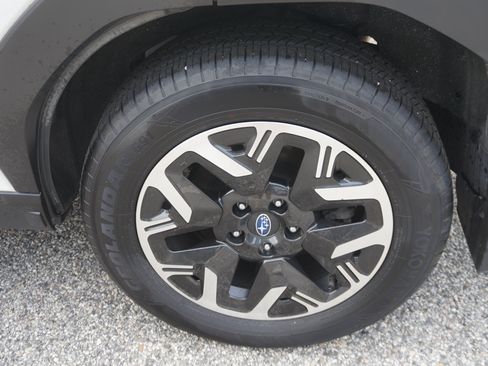 Used 2025 Subaru Forester AWD/4WD image 9