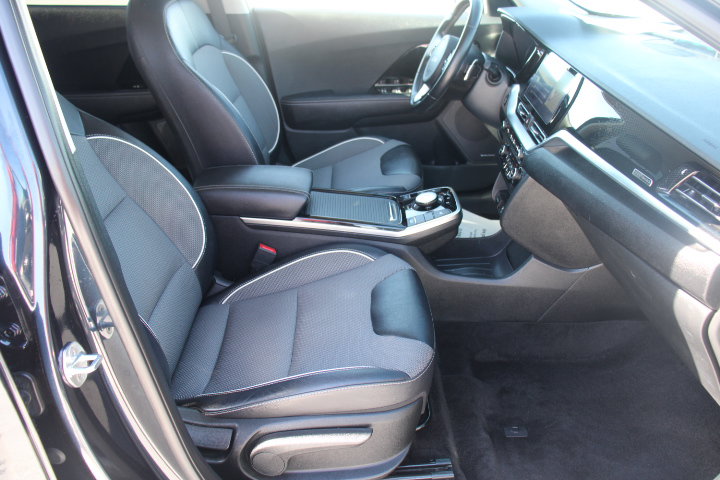 Used 2022 Kia Niro EX FWD image 19