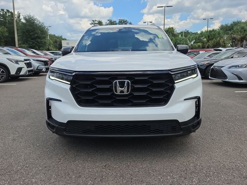 Used 2025 Honda Pilot Sport image 3