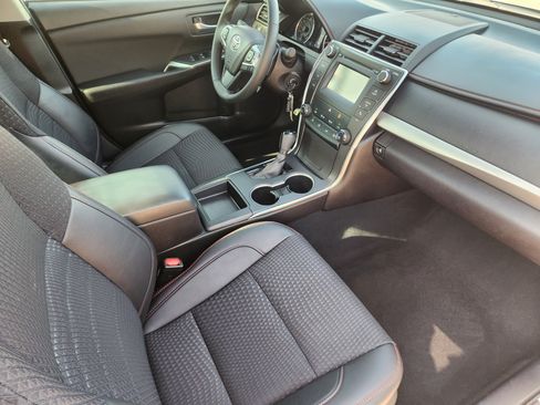 Used 2015 Toyota Camry SE FWD image 7