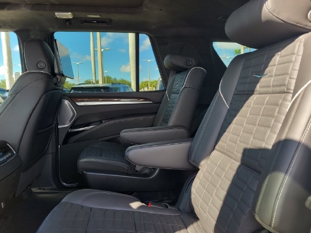 Used 2025 Cadillac Escalade Premium Luxury Platinum w/ LPO, Floor Liner Package AWD/4WD image 18
