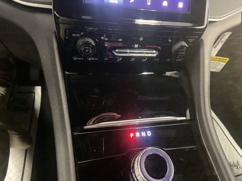 New 2025 Jeep Grand Cherokee Altitude image 22