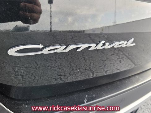 Used 2022 Kia Carnival LX FWD image 8