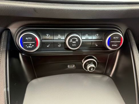 Used 2023 Alfa Romeo Stelvio Veloce AWD/4WD image 39
