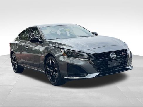 Certified 2024 Nissan Altima 2.5 SR w/ SR Premium Package AWD/4WD image 3