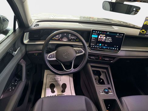 New 2026 Volkswagen Tiguan SE image 22