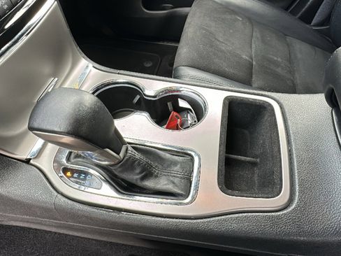 Used 2021 Jeep Grand Cherokee Laredo X image 13