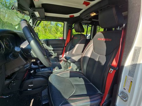 Used 2018 Jeep Wrangler Unlimited Rubicon AWD/4WD image 15