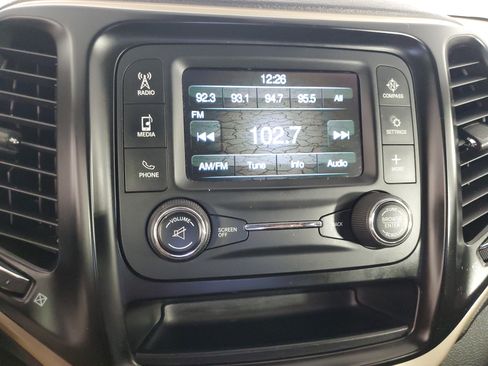 Used 2017 Jeep Cherokee Sport FWD image 20