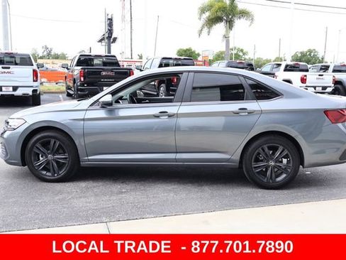 Used 2024 Volkswagen Jetta SE FWD image 5