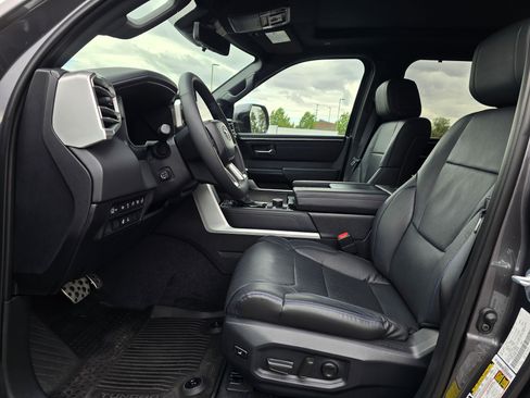 Used 2025 Toyota Tundra Platinum AWD/4WD image 10