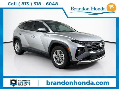 Used 2025 Hyundai Tucson SE FWD image 1
