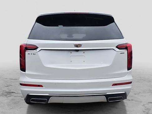 Used 2023 Cadillac XT6 Premium Luxury image 6