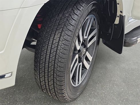 Used 2024 Toyota 4Runner Limited image 32