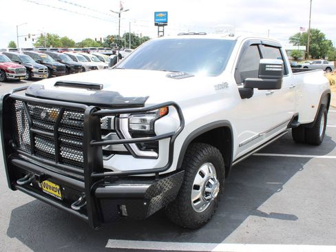 Used 2024 Chevrolet Silverado 3500 High Country w/ High Country Premium Package AWD/4WD image 4
