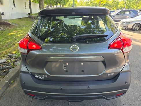 Used 2020 Nissan Kicks SR w/ SR Premium Package FWD image 7
