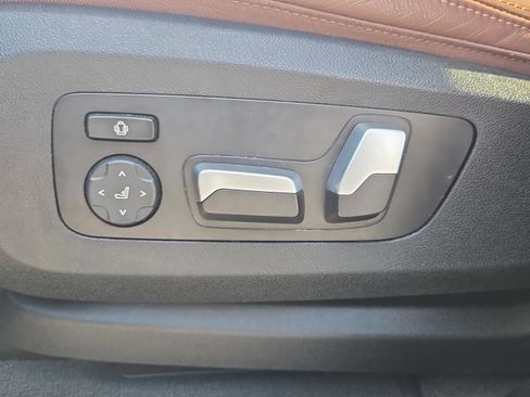 Used 2022 BMW X7 xDrive40i w/ Premium Package AWD/4WD image 10