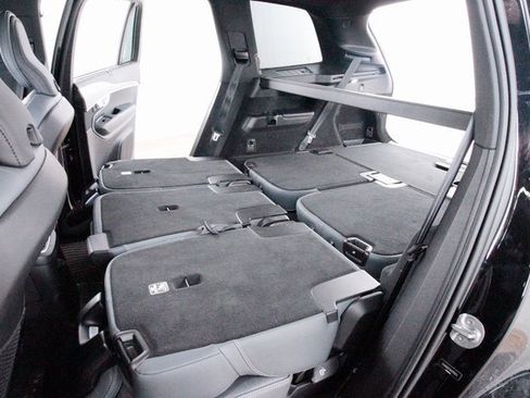 Certified 2024 Volvo XC90 T8 Ultimate w/ Protection Package Premier image 32