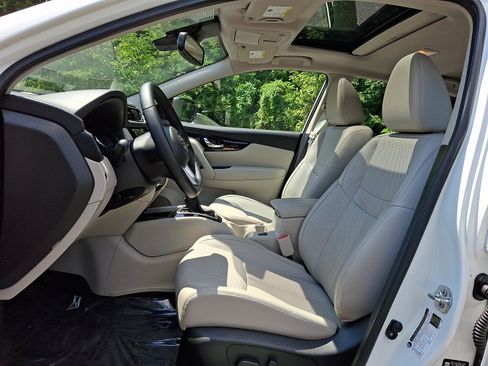 Certified 2022 Nissan Rogue Sport SL w/ Premium Package AWD/4WD image 13