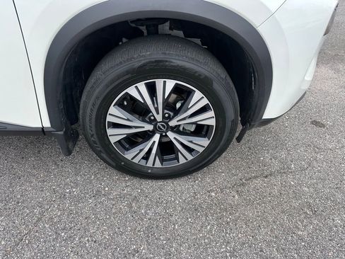 Used 2023 Nissan Rogue SV image 4