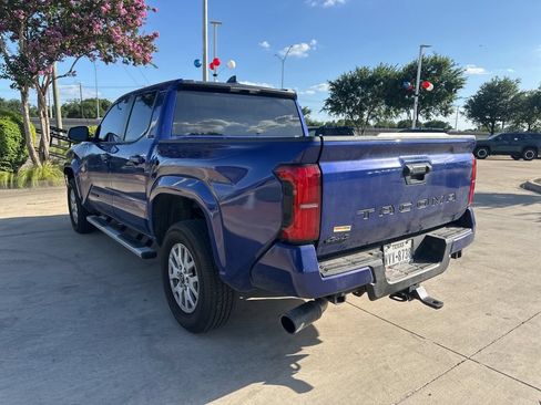 Used 2025 Toyota Tacoma SR5 AWD/4WD image 8