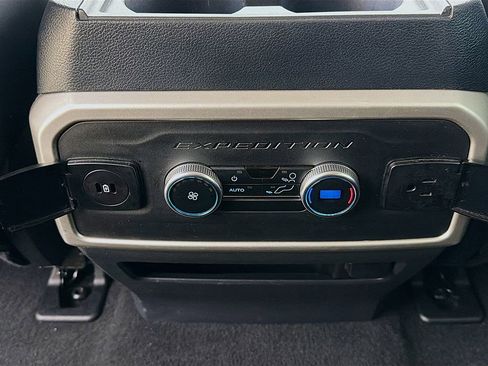 Used 2024 Ford Expedition XLT image 40