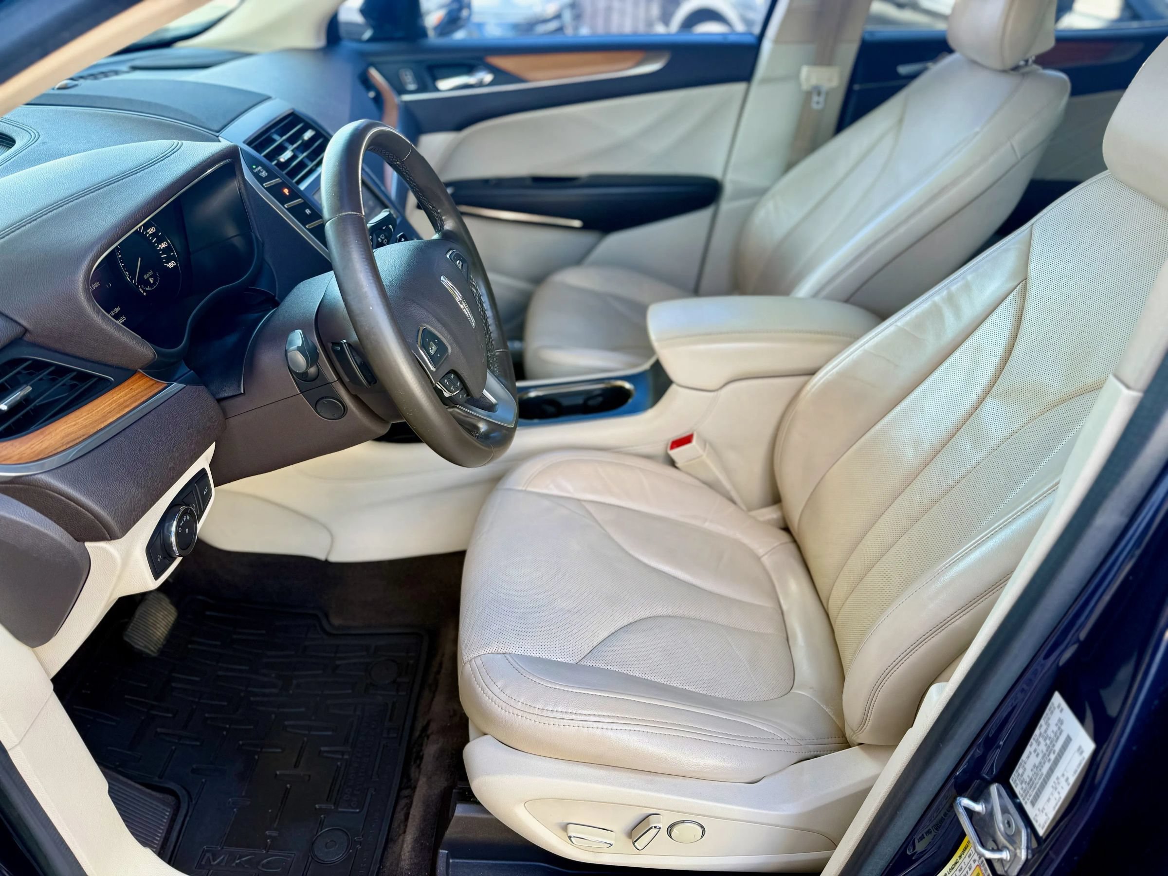 Used 2015 Lincoln MKC FWD w/ Equipment Group 102A Reserve image 11