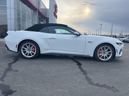 Used 2024 Ford Mustang GT Premium image 8