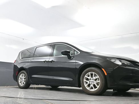 Used 2023 Chrysler Voyager LX FWD image 50