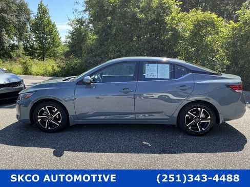 Used 2024 Nissan Sentra SV FWD image 2