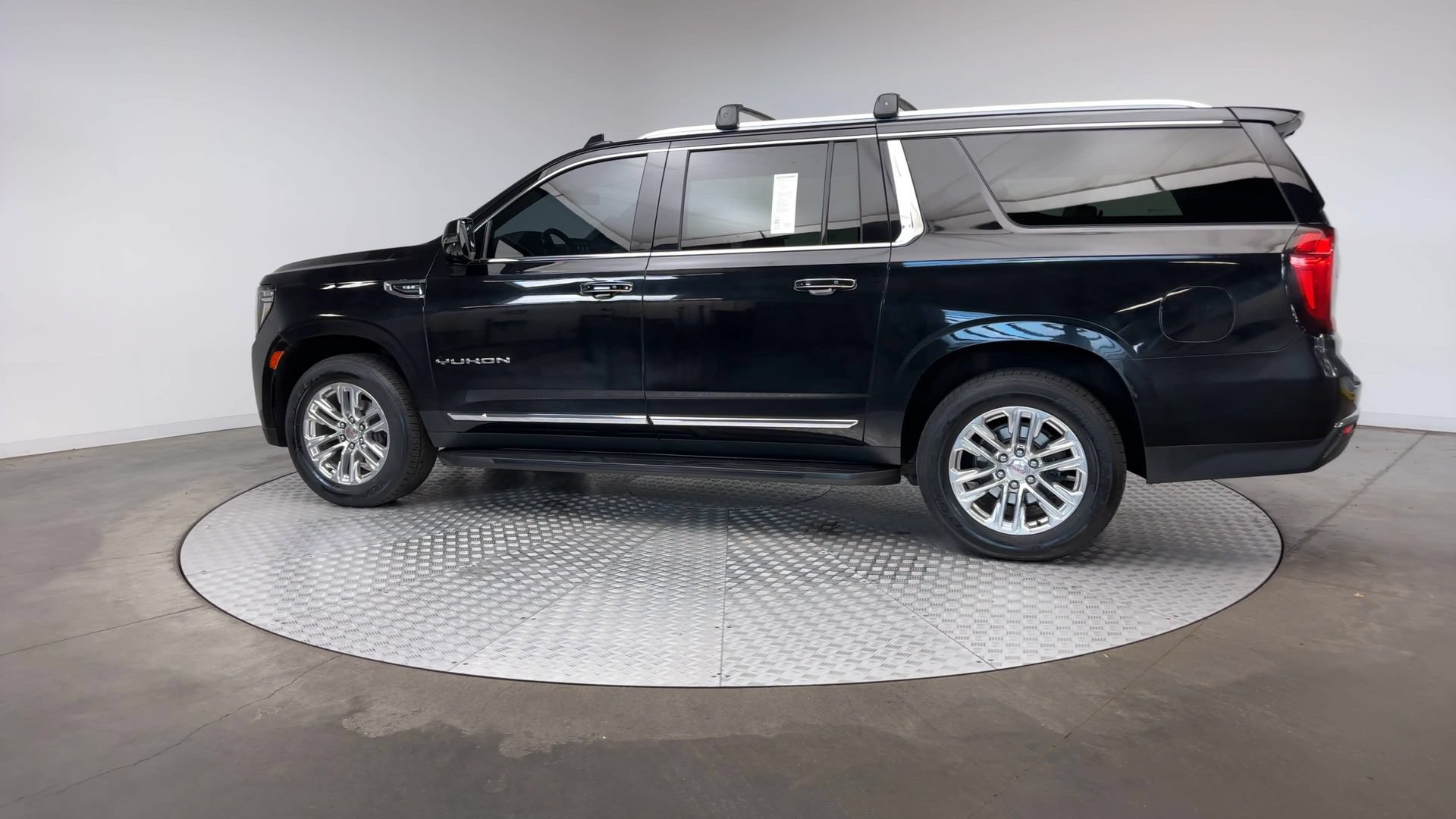 Used 2021 GMC Yukon XL SLT w/ SLT Luxury Plus Package AWD/4WD image 5