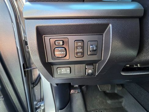 Used 2015 Toyota Tundra SR5 w/ SR5 Upgrade Package AWD/4WD image 19