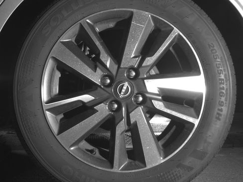 Used 2025 Nissan Versa SV image 14