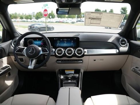 Certified 2026 Mercedes-Benz GLB 250 4MATIC image 19
