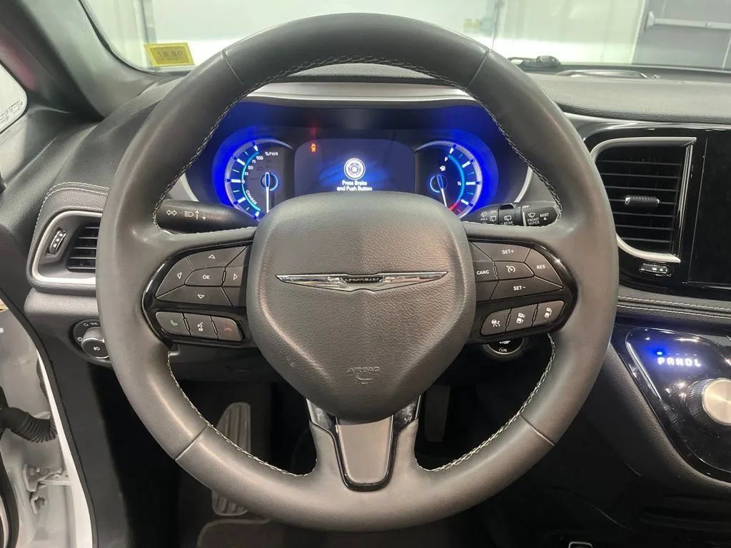 Used 2024 Chrysler Pacifica Limited FWD image 22
