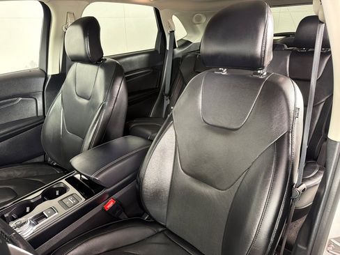 Used 2019 Ford Edge Titanium w/ Equipment Group 301A AWD/4WD image 13