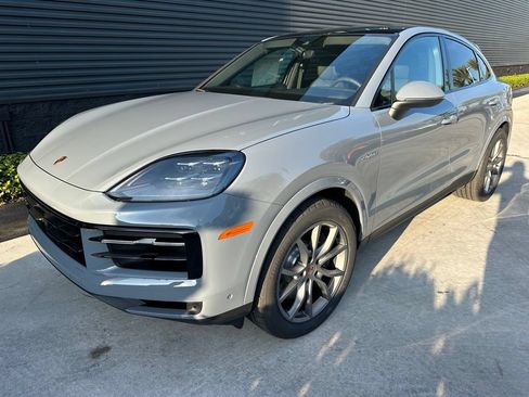 Certified 2026 Porsche Cayenne E-Hybrid Coupe AWD/4WD image 7